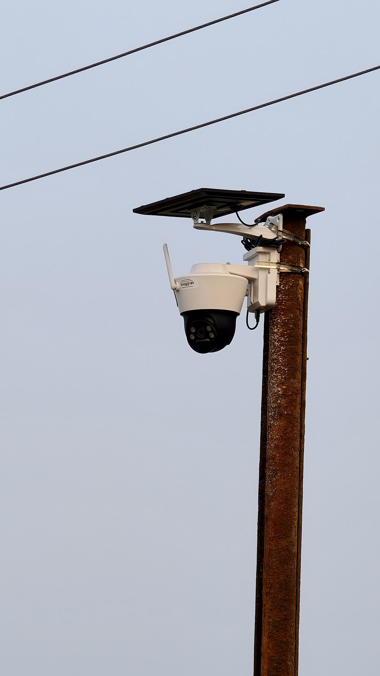 Perimeter surveillance camera